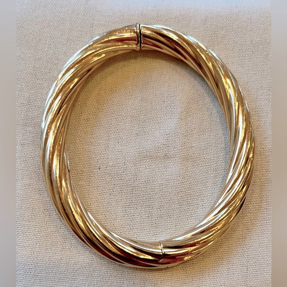 Jewelry - 14k Yellow Gold Bangle